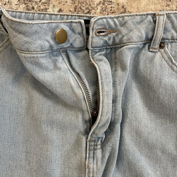 Forever 21 Womens Denim Mini Skirt 18 Plus Light Wash Jean - Picture 2 of 6